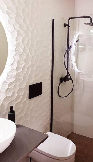 Serendipia: Tu Hogar En Este Blanco Pueblo ฟรีฮิเลียนา ภายนอก รูปภาพ