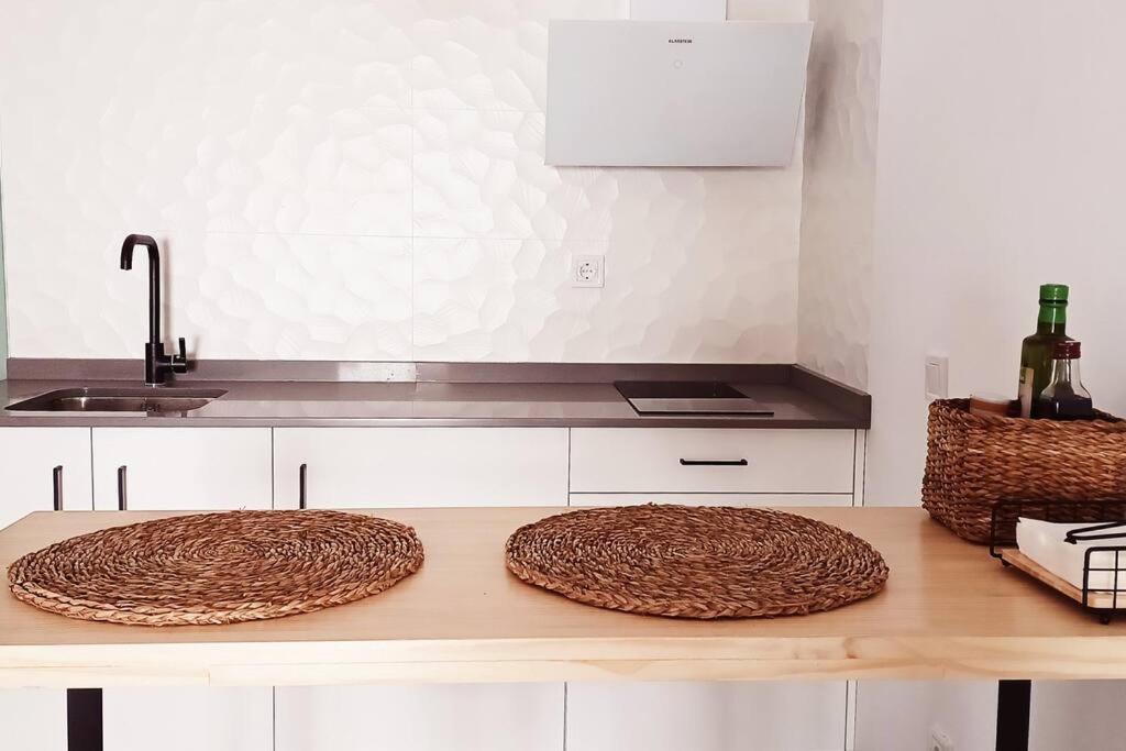Serendipia: Tu Hogar En Este Blanco Pueblo ฟรีฮิเลียนา ภายนอก รูปภาพ