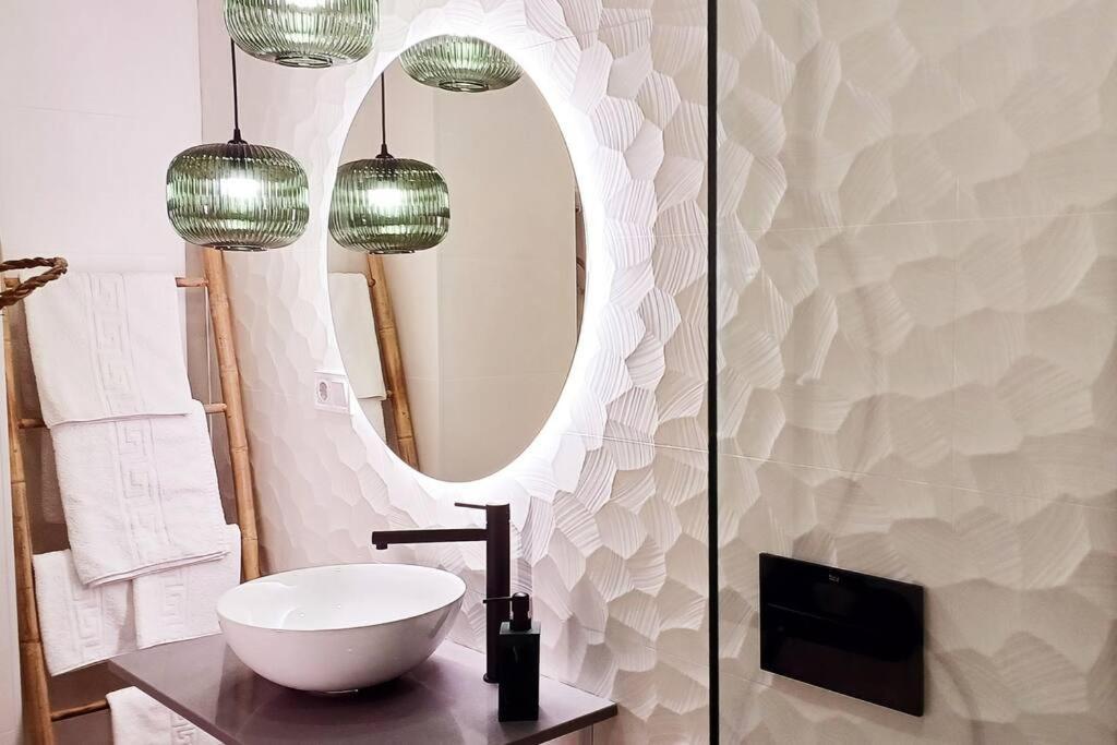 Serendipia: Tu Hogar En Este Blanco Pueblo ฟรีฮิเลียนา ภายนอก รูปภาพ